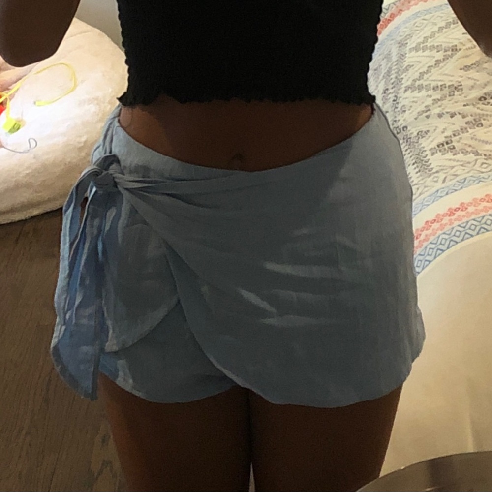 Cotton Candy LA blue mini skort. (flowy shorts) with tie across